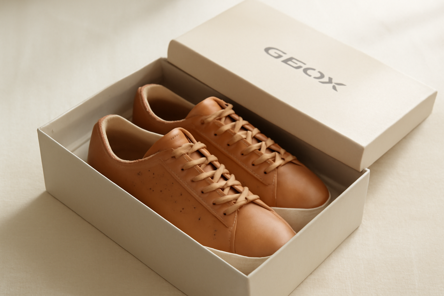 annie-chausseur-retour-geox-site-officiel paire de chaussures geox dans boîte ouverte